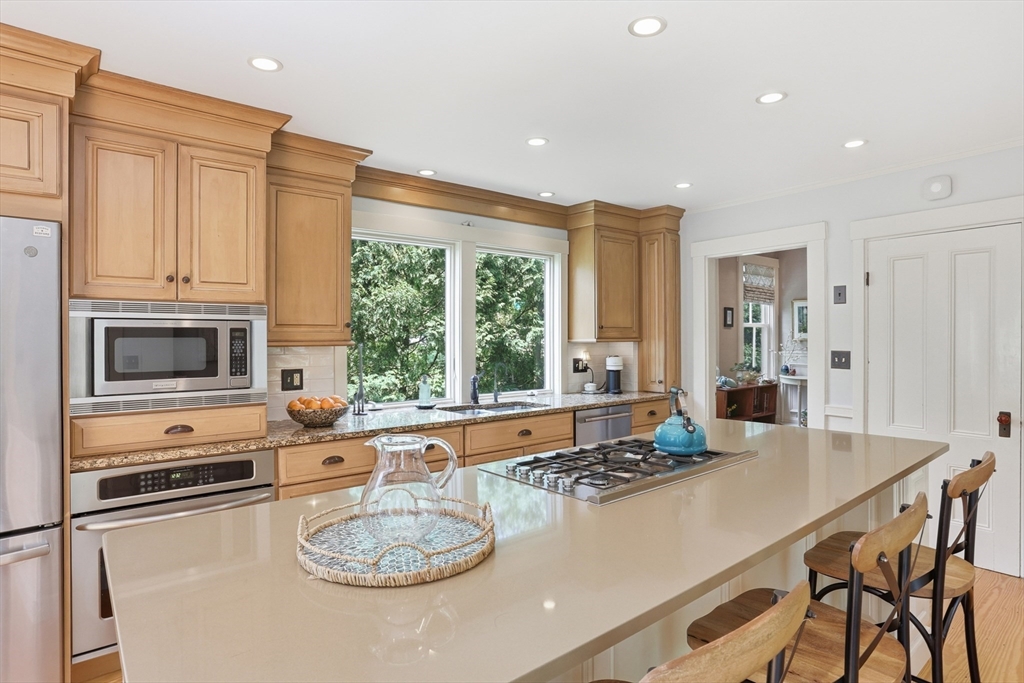 253 Great Road Bedford, MA 01730 - Photo 6 of 41