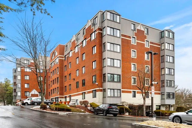 $399,000 | 100 Ledgewood Drive, Unit 117, Stoneham, MA 02180