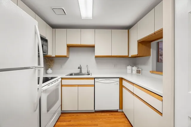 $399,000 | 100 Ledgewood Drive, Unit 117, Stoneham, MA 02180