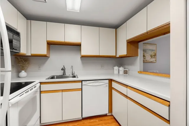 $399,000 | 100 Ledgewood Drive, Unit 117, Stoneham, MA 02180