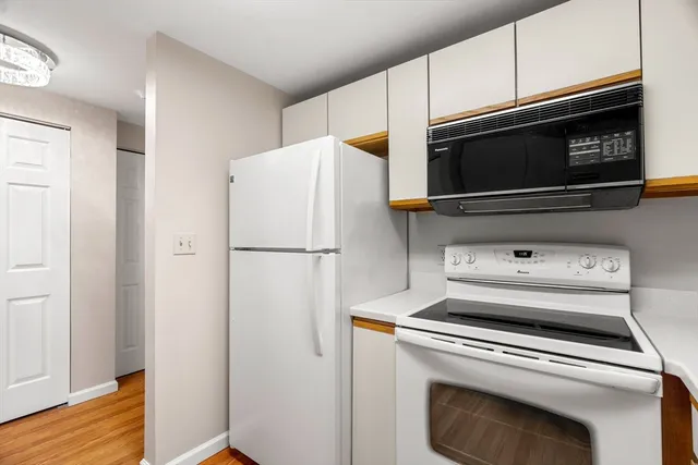 $399,000 | 100 Ledgewood Drive, Unit 117, Stoneham, MA 02180