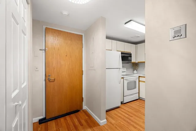 $399,000 | 100 Ledgewood Drive, Unit 117, Stoneham, MA 02180