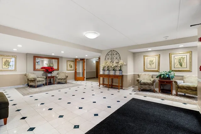 $399,000 | 100 Ledgewood Drive, Unit 117, Stoneham, MA 02180