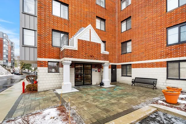 $399,000 | 100 Ledgewood Drive, Unit 117, Stoneham, MA 02180