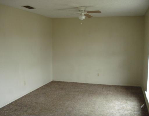 857 Quetzal Street, Unit 3 Corpus Christi, TX 78418 - Photo 5 of 10 a view of a small space