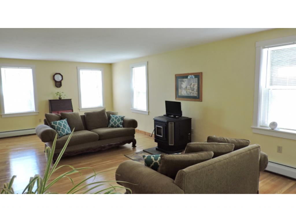 162 Winslow Road Weare, NH 03281 - Photo 5 of 27