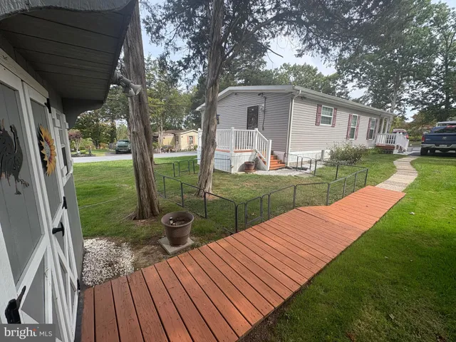 a view of an outdoor space with seating area