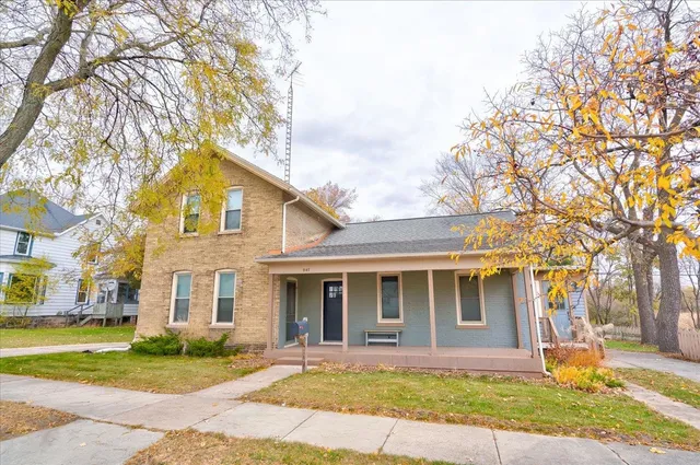$250,000 | 947 West Wisconsin Street, Portage, WI 53901