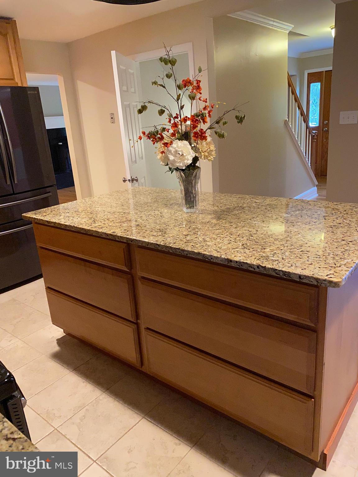 Island with large drawers for pots and pans