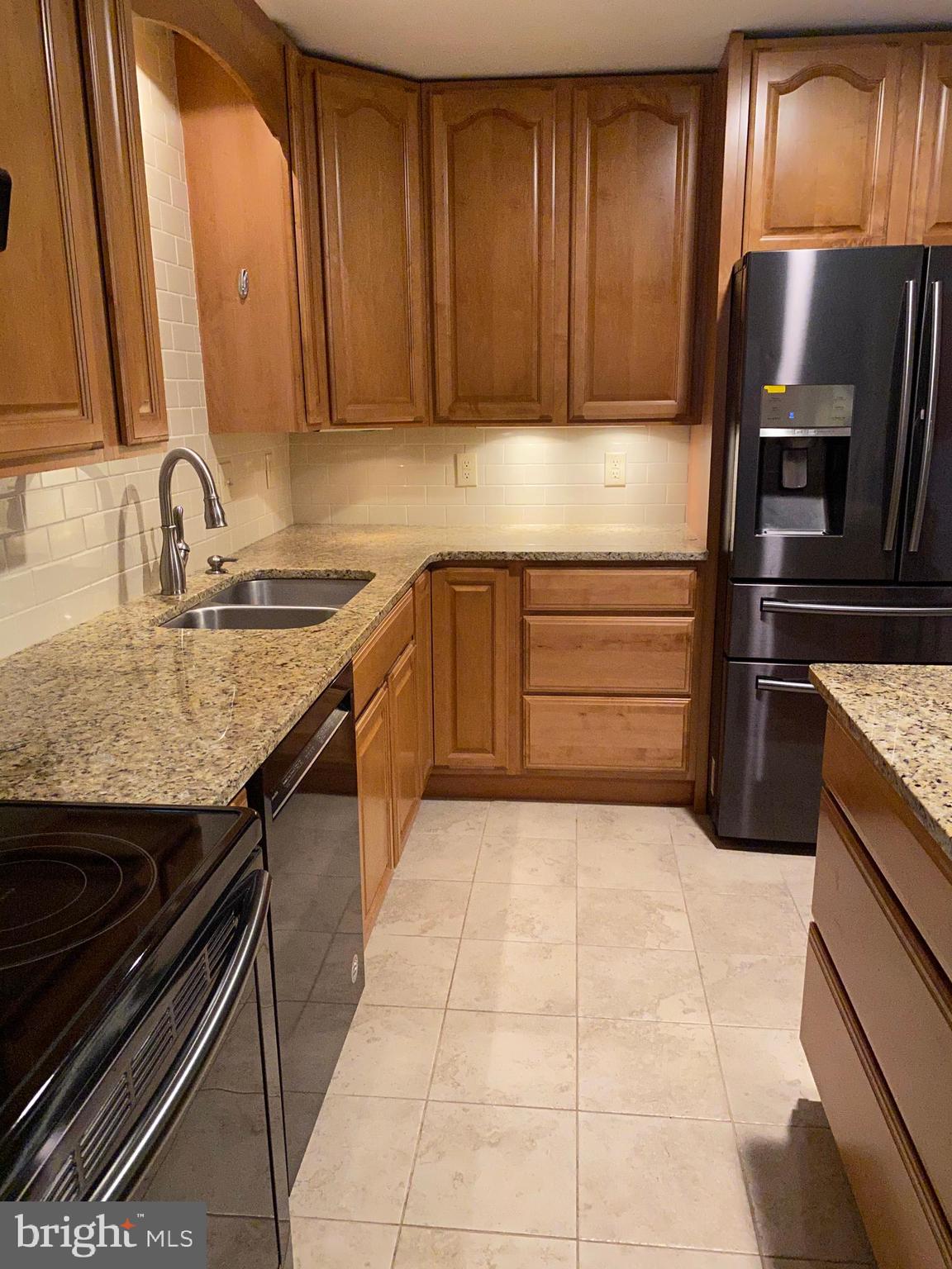 42471 Riva Ridge Drive Hollywood, MD 20636 - Photo 8 of 41 Kitchen with lazy susan in the corner