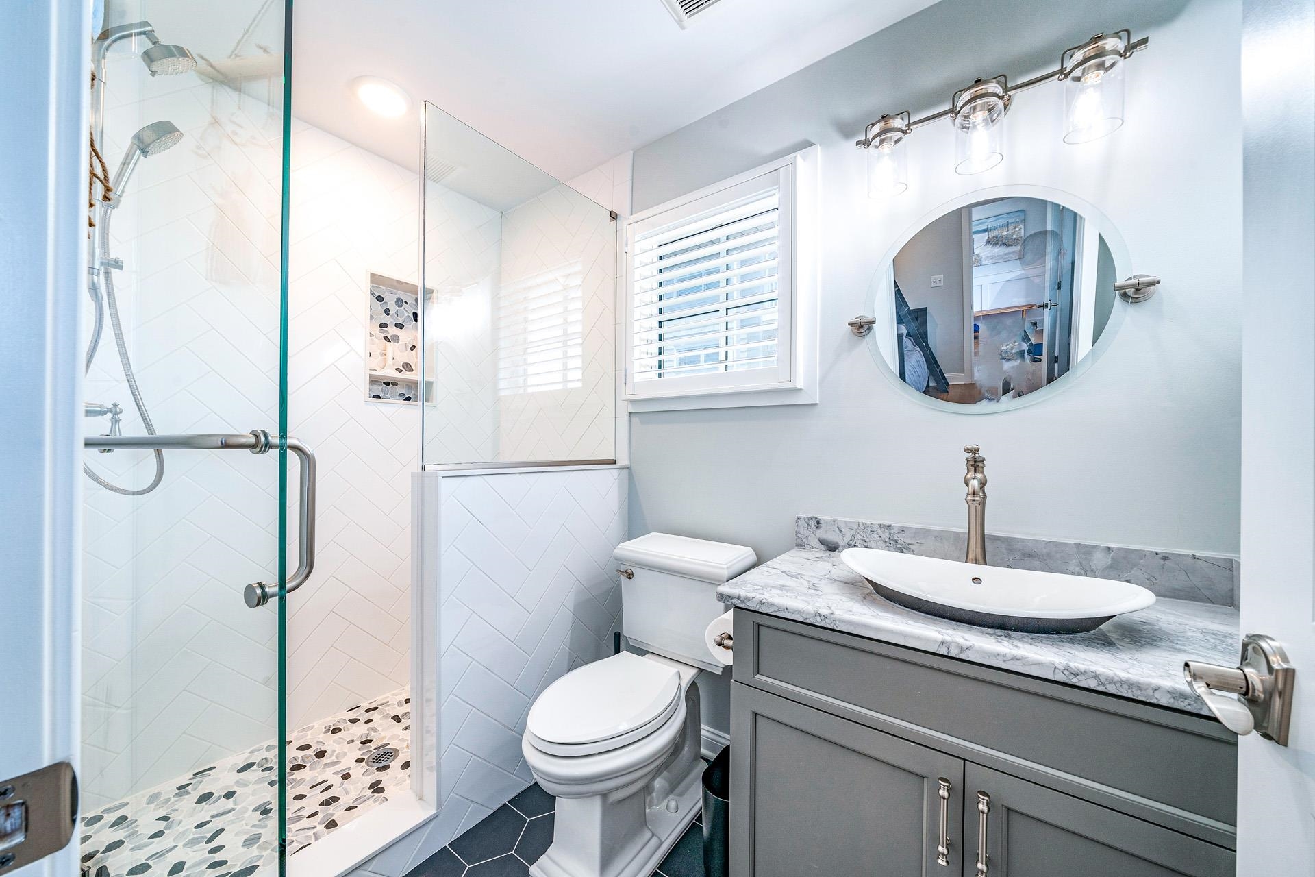 7418 Dune Drive Avalon, NJ 08202 - Photo 25 of 50 a bathroom with a toilet a sink and a mirror