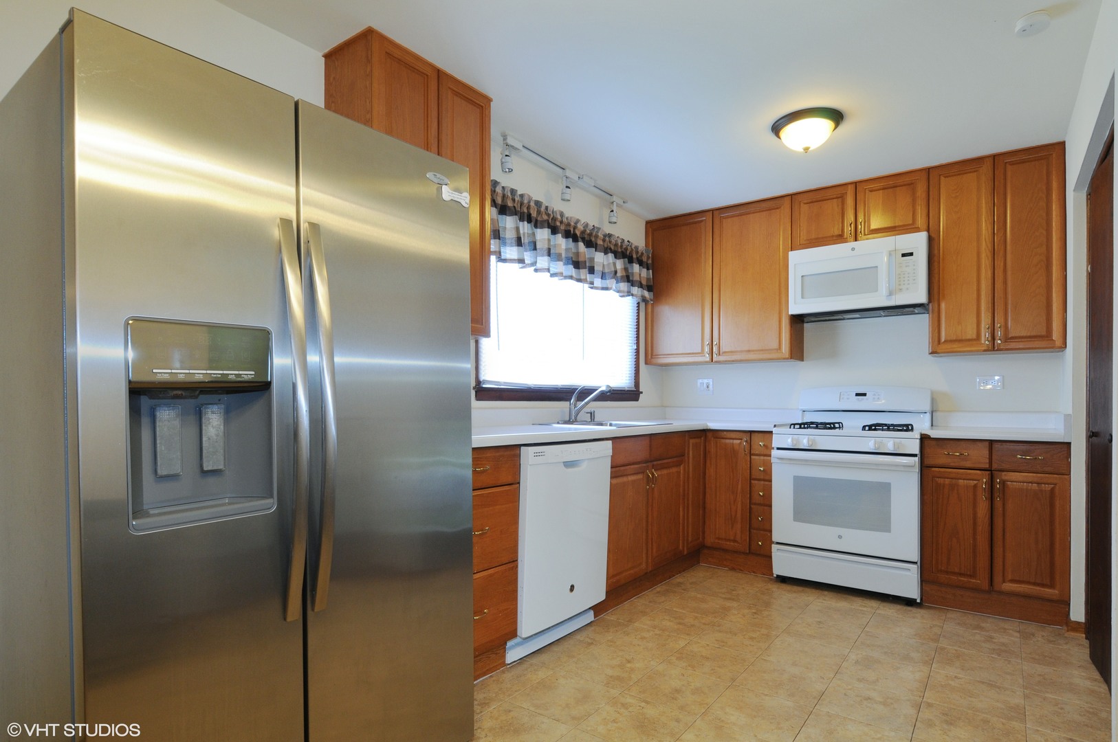 372 North Pinecrest Road Bolingbrook, IL 60440 - Photo 2 of 10
