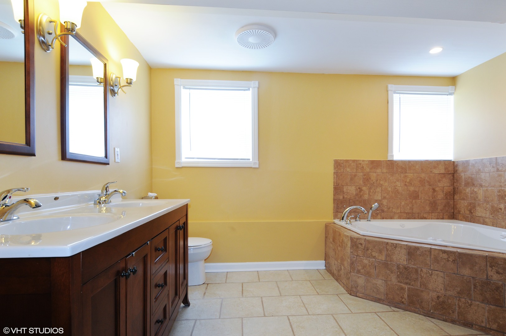 372 North Pinecrest Road Bolingbrook, IL 60440 - Photo 6 of 10