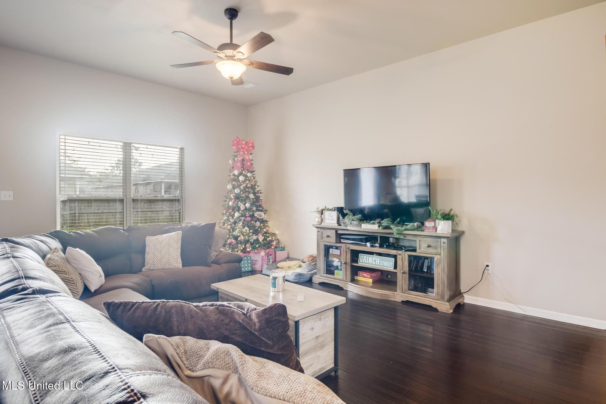 16951 Acron Street Gulfport, MS 39503 - Photo 3 of 20 3