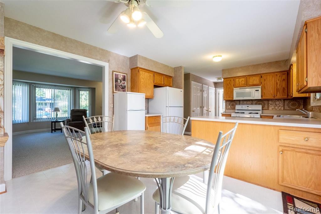 3579 Longview Avenue Rochester Hills, MI 48307 - Photo 10 of 34