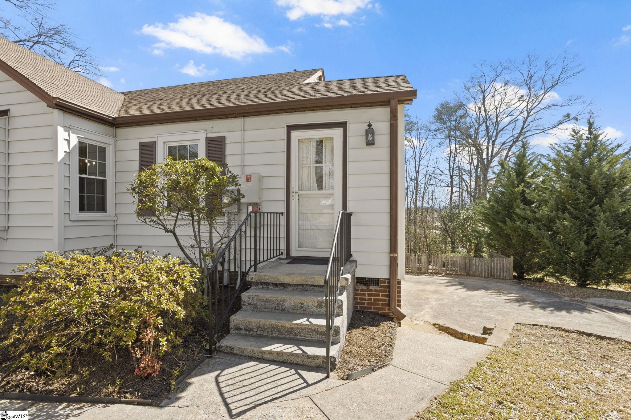 110 Ridgecrest Drive Greenville, SC 29609 - Photo 4 of 45 Gallery Image 4