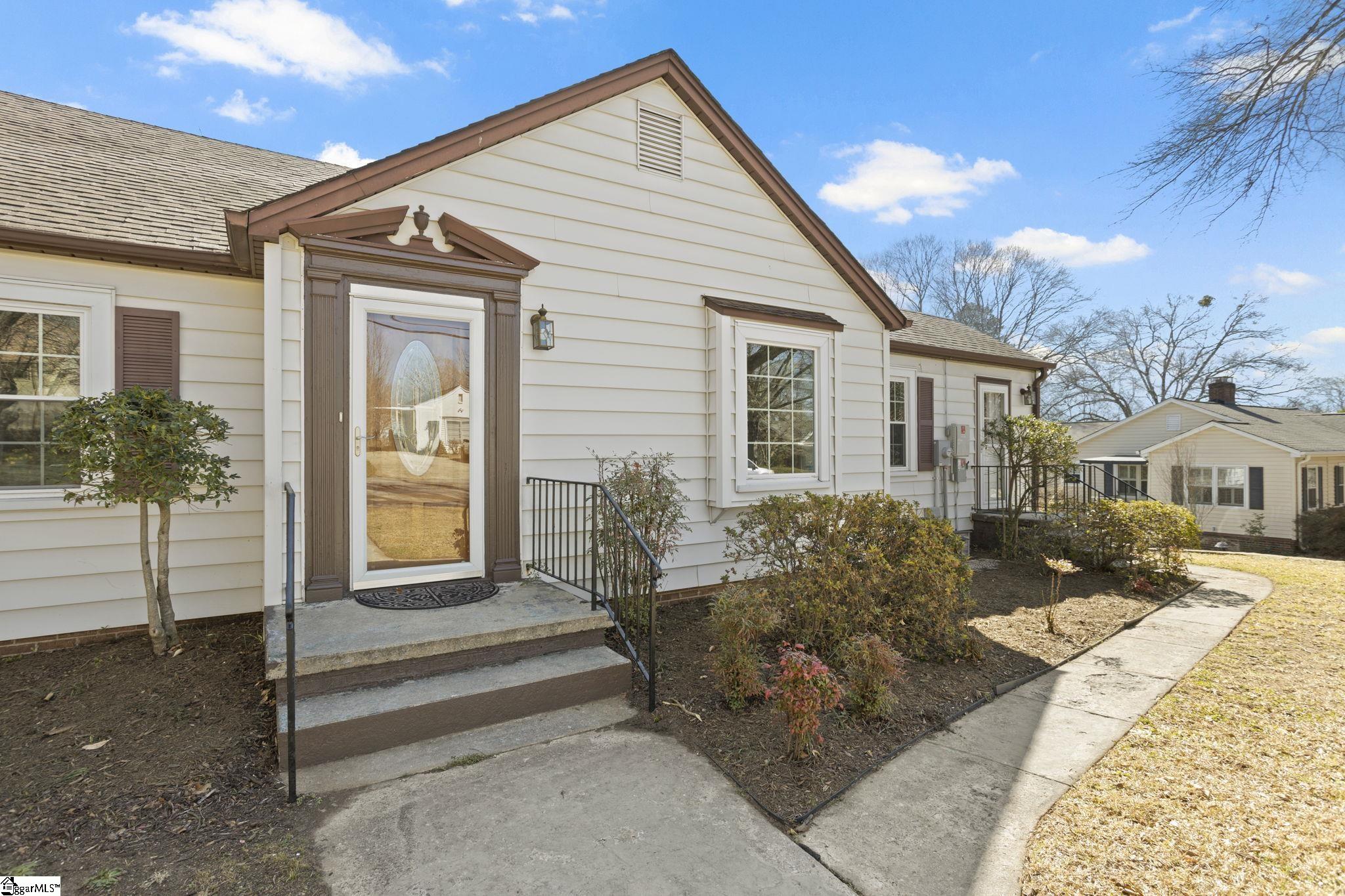 110 Ridgecrest Drive Greenville, SC 29609 - Photo 5 of 45 Gallery Image 5
