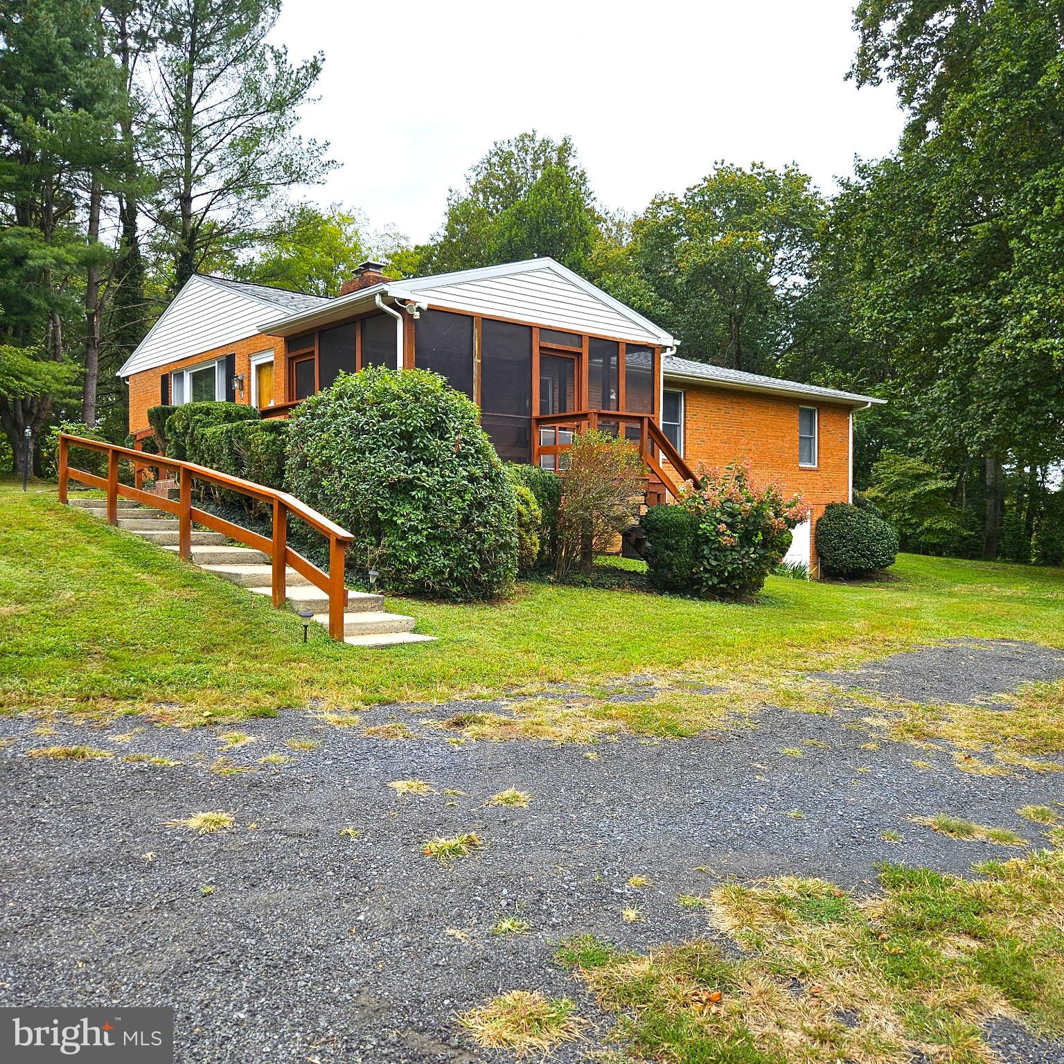 7 Skyline Lane Washington, VA 22747 - Photo 13 of 42 a front view of house with yard and green space