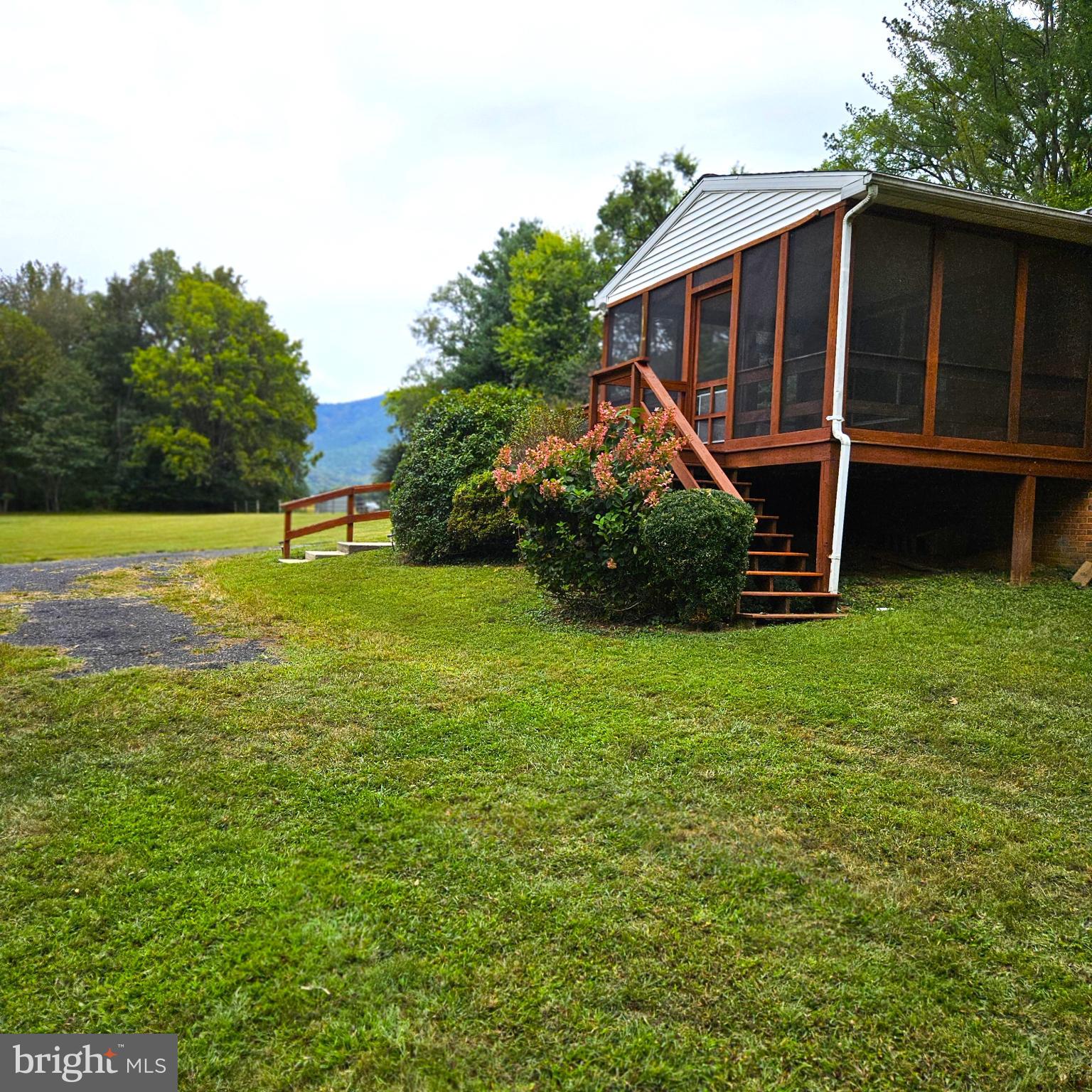 7 Skyline Lane Washington, VA 22747 - Photo 14 of 42 a backyard of a house with lots of green space