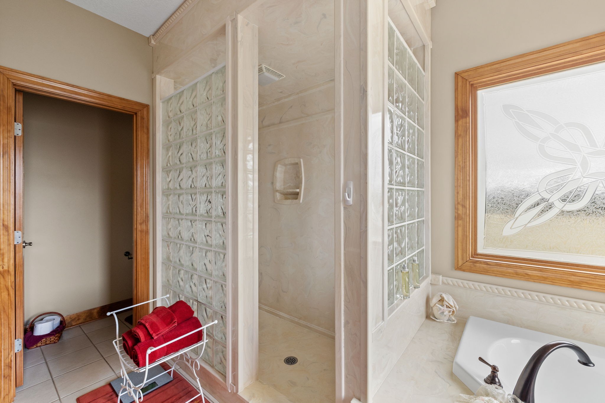 469 Pickney Road Winchester, TN 37398 - Photo 26 of 49 View of the walk-in shower.