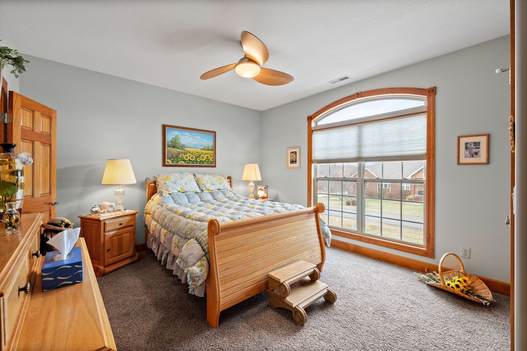 469 Pickney Road Winchester, TN 37398 - Photo 29 of 49 2nd Guest Bedroom with arched full length window.