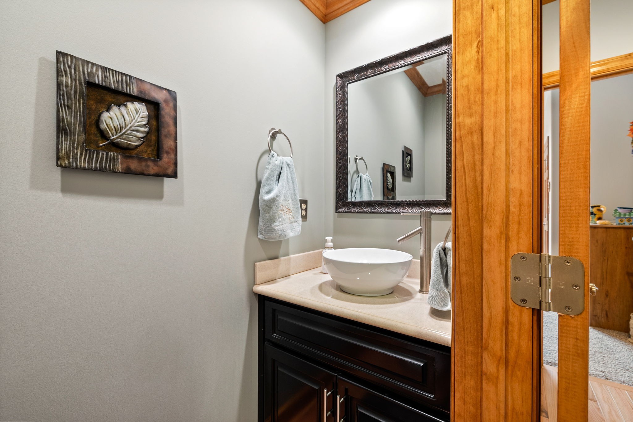 469 Pickney Road Winchester, TN 37398 - Photo 35 of 49 Half bath is between the 2 Guest Bedrooms.