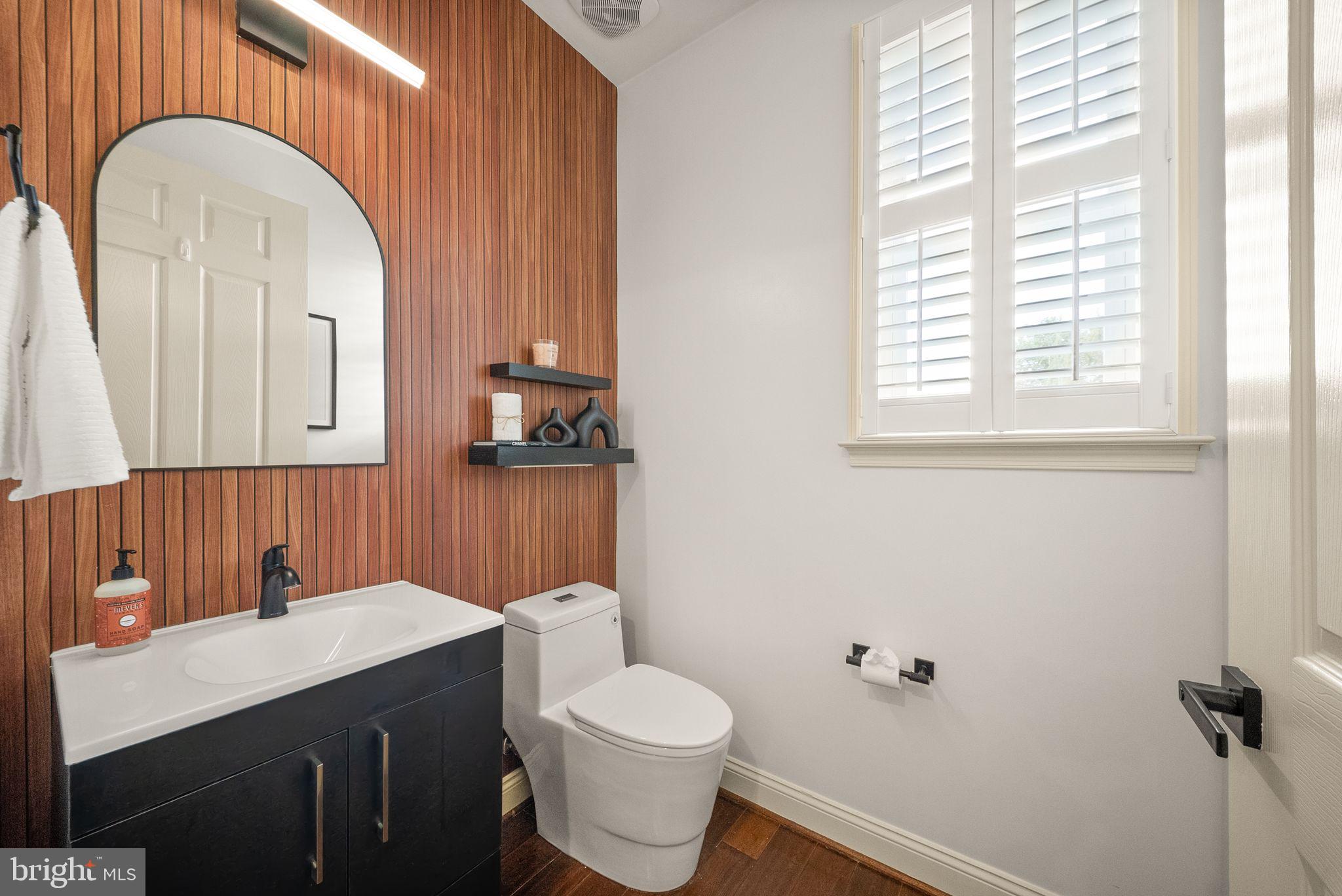 7054 Hi-Rock Ridge Road Warrenton, VA 20187 - Photo 30 of 84 Powder Room