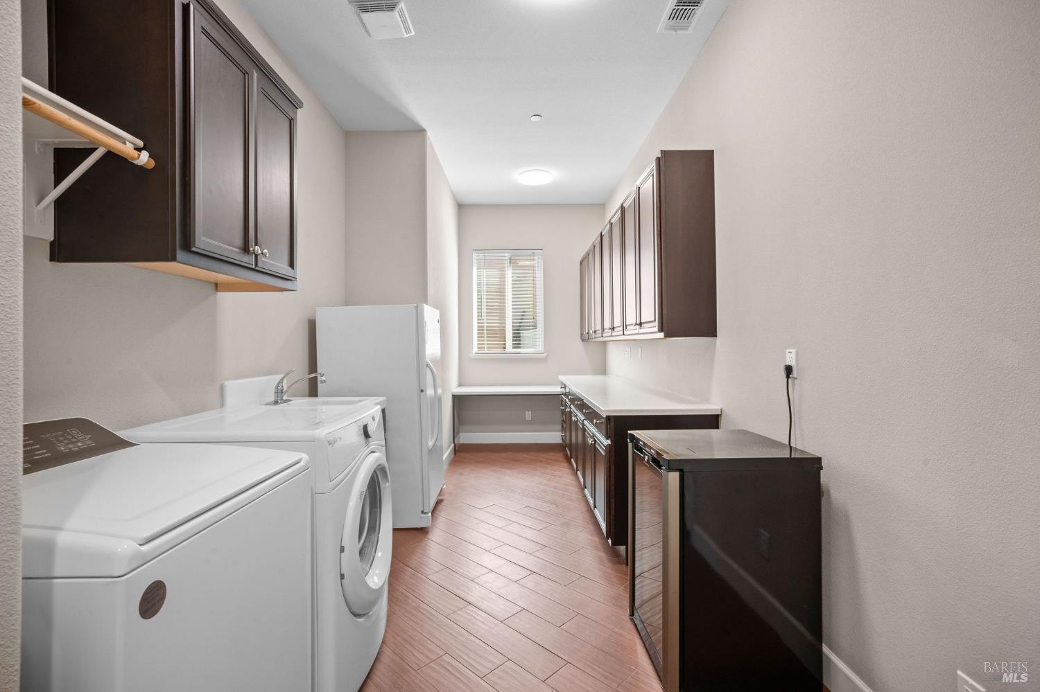 316 Birch Ridge Drive Rio Vista, CA 94571 - Photo 27 of 70 a kitchen that has a sink and a stove in it