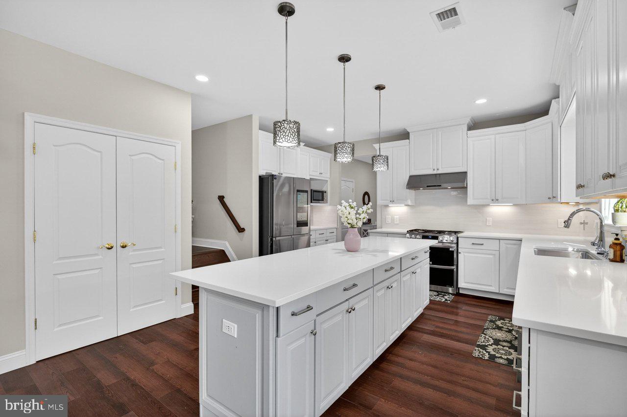 45 Emerald Road Robbinsville, NJ 08691 - Photo 24 of 57 Modern kitchen with elegant finishes.