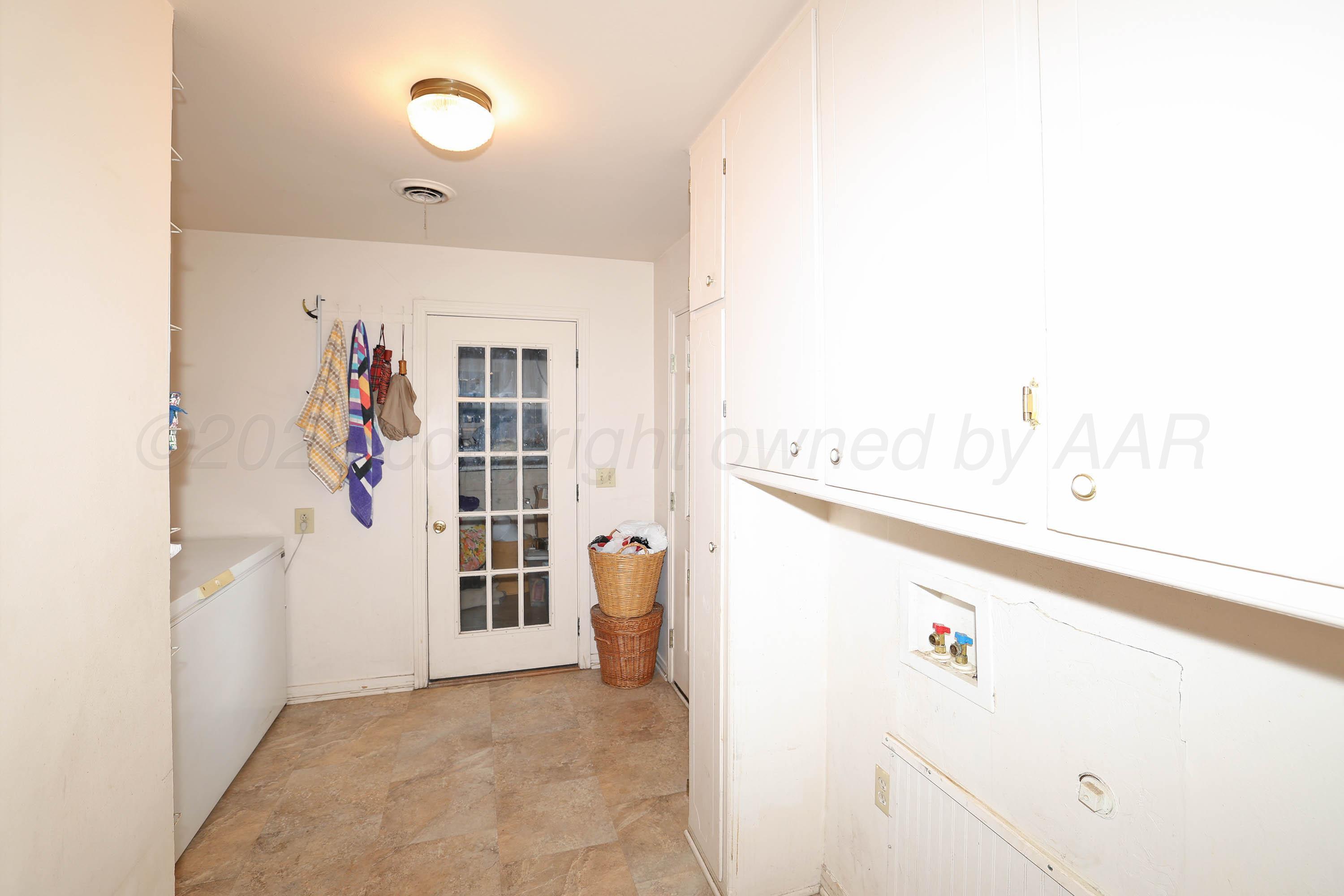 2816 Lloyd Drive Amarillo, TX 79110 - Photo 14 of 29 a view of utility room