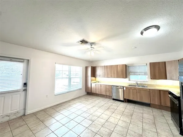 $2,350 | 1121 Doctor Martin Luther King Junior Street South, St. Petersburg, FL 33705