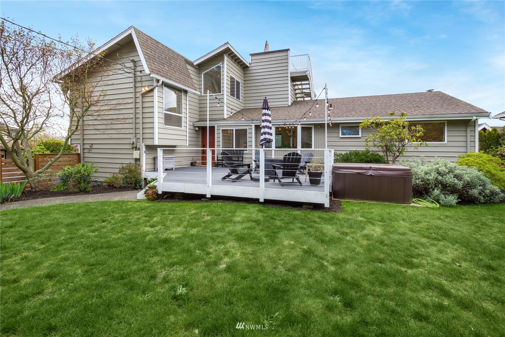 831 Pine Street Edmonds, WA 98020 - Photo 26 of 35 a front view of a house with garden