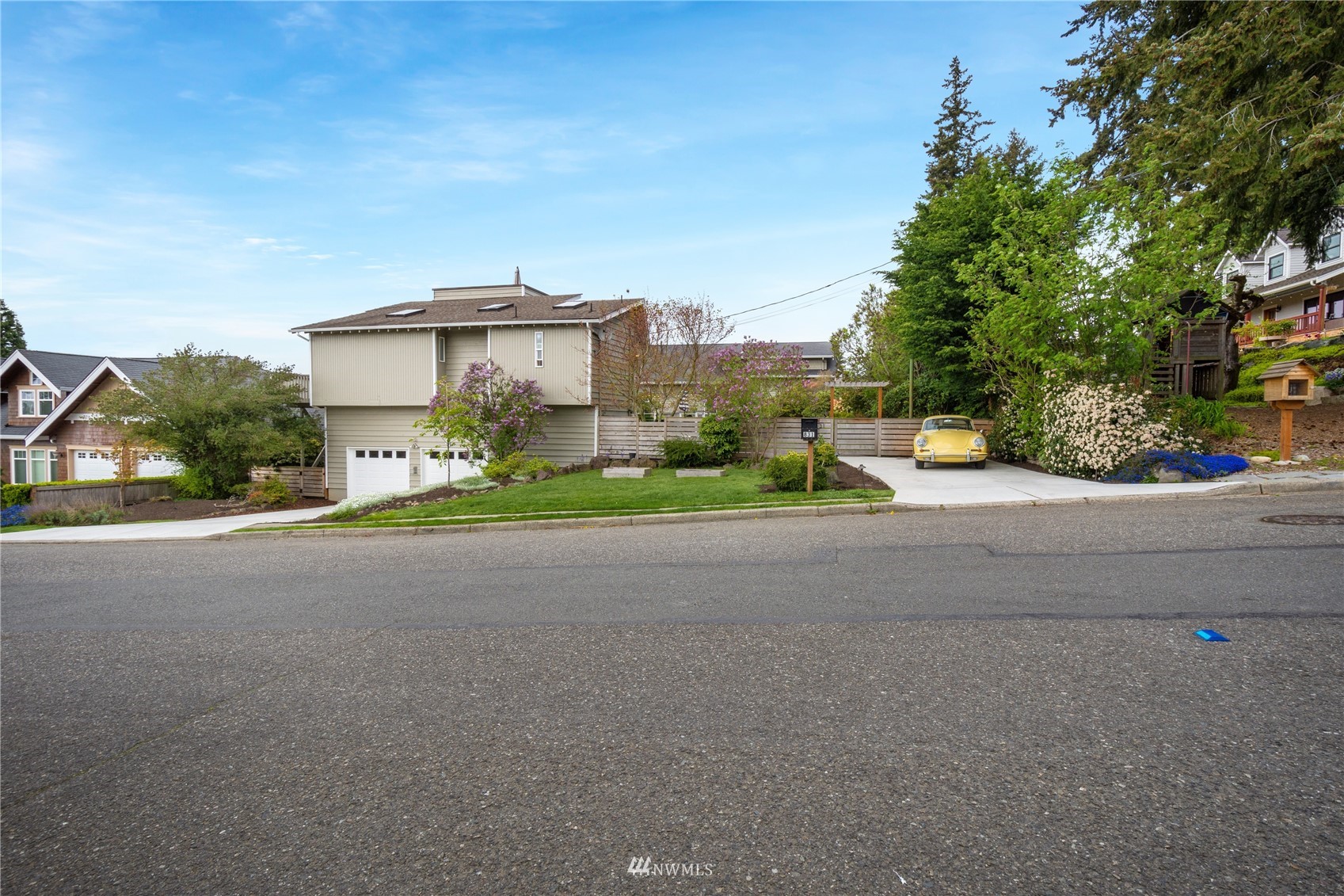 831 Pine Street Edmonds, WA 98020 - Photo 27 of 35 a view of a city street from a building