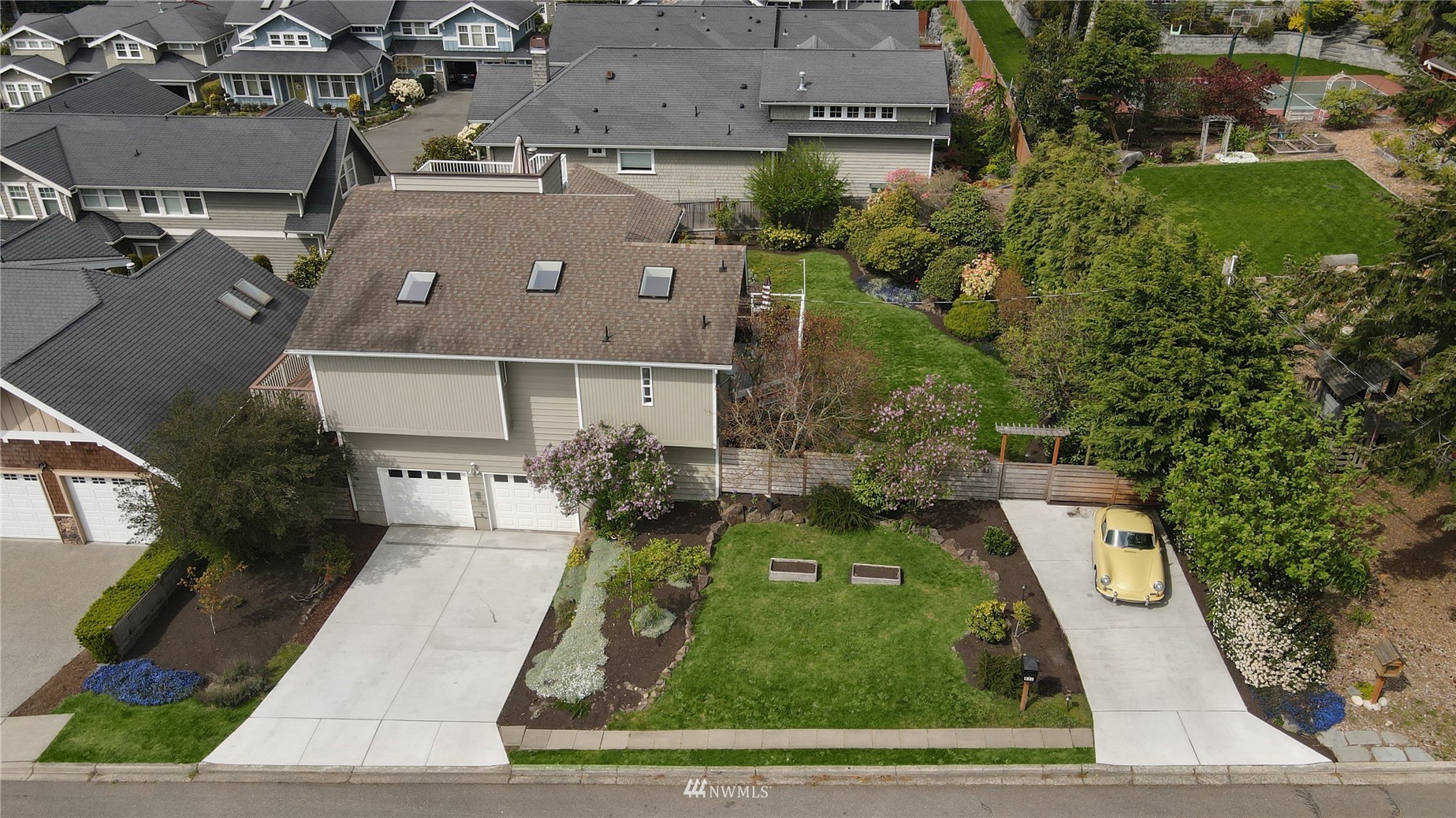 831 Pine Street Edmonds, WA 98020 - Photo 28 of 35 an aerial view of a house