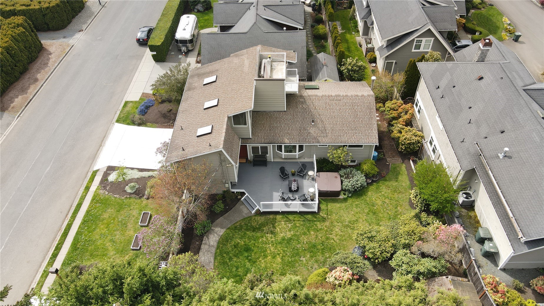 831 Pine Street Edmonds, WA 98020 - Photo 29 of 35 an aerial view of a house with a garden and trees