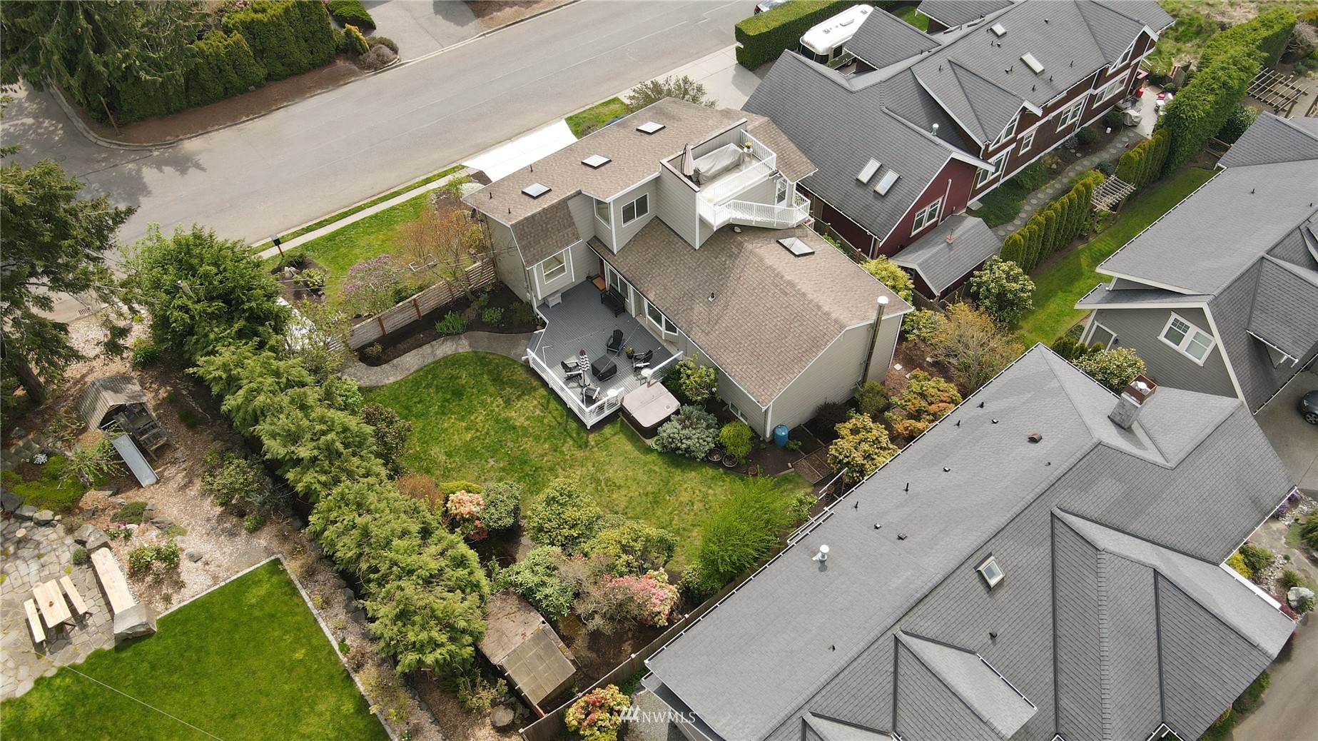 831 Pine Street Edmonds, WA 98020 - Photo 30 of 35 an aerial view of a house with a yard