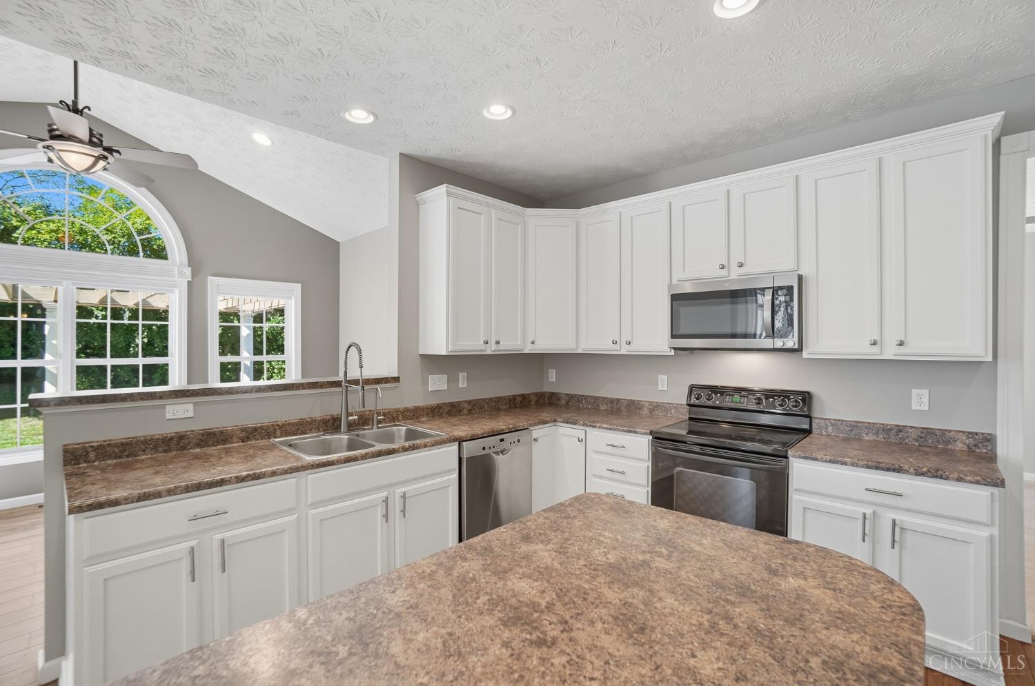 5472 Gwendolyn Ridge Cincinnati, OH 45238 - Photo 16 of 79 Gallery Image 16