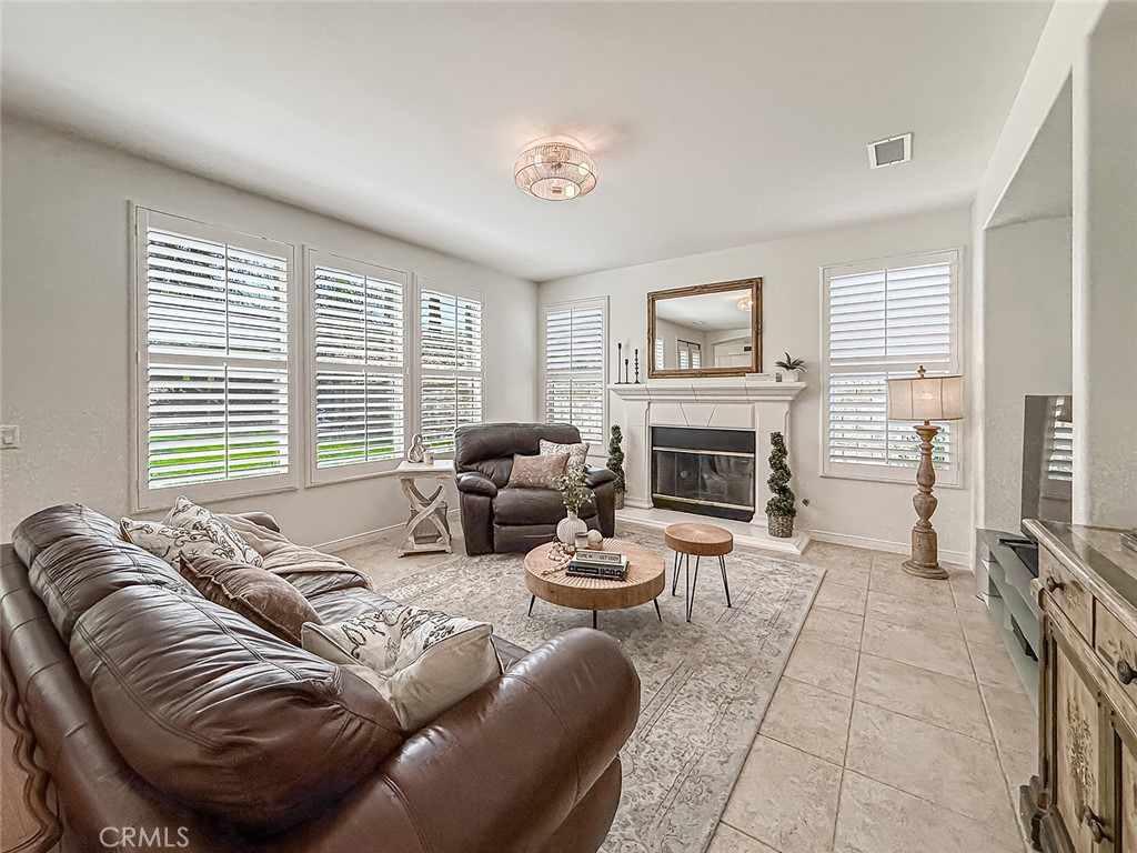 2548 Rudolph Drive Simi Valley, CA 93065 - Photo 20 of 72 large family room open to kitchen