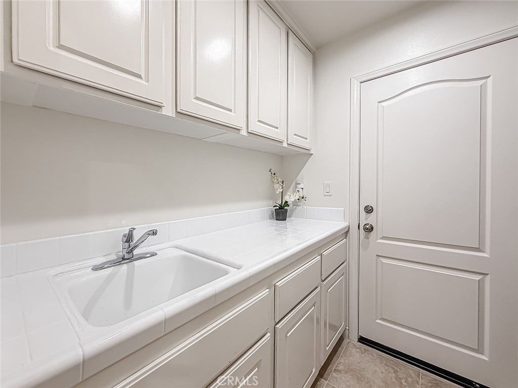 2548 Rudolph Drive Simi Valley, CA 93065 - Photo 31 of 72 indoor laundry