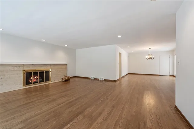 $949,000 | 710 Strawberry Hill Drive, Glencoe, IL 60022