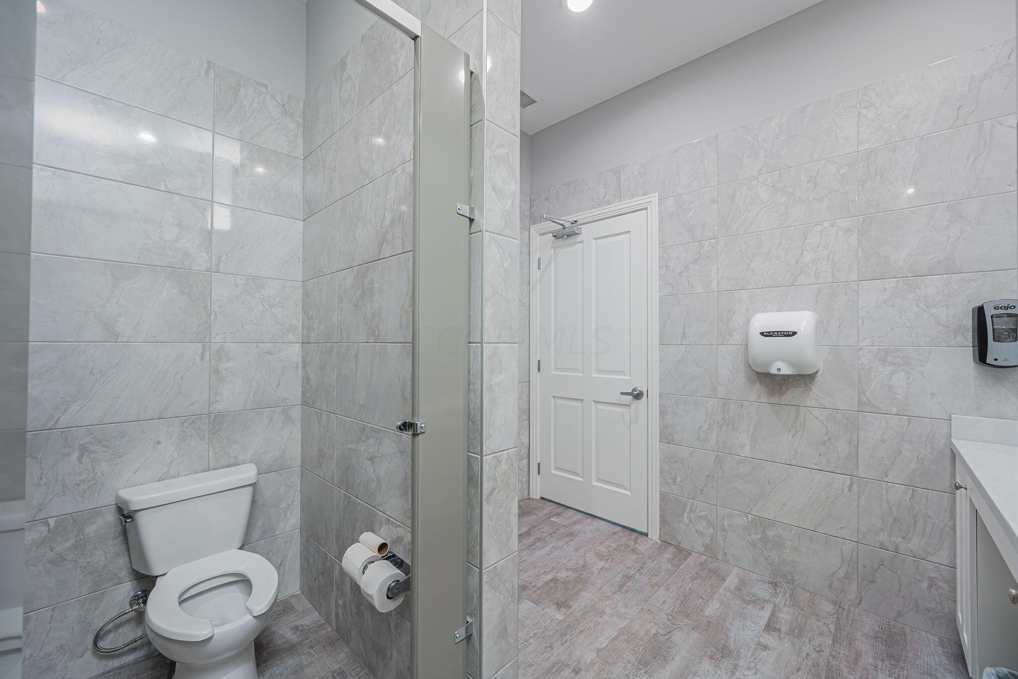 422 Beecher Road Columbus, OH 43230 - Photo 28 of 60 Interior Photo