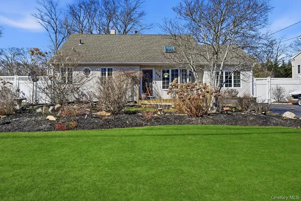 $849,900 | 628 Peter Paul Drive, West Islip, NY 11795