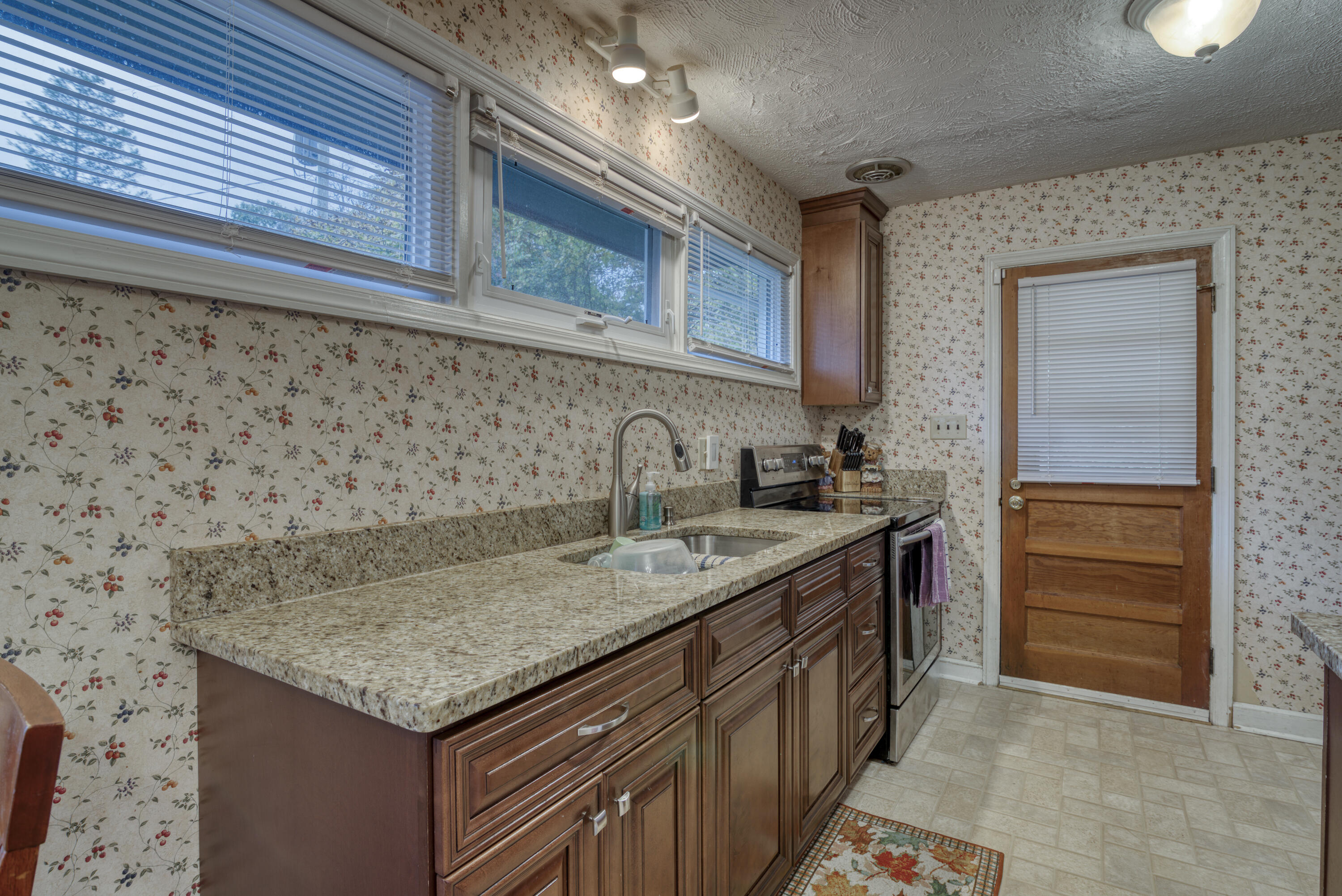 434 Huron Road Bristol, VA 24201 - Photo 10 of 25 434-Huron-Bristol-VA Highlands-Realty-In