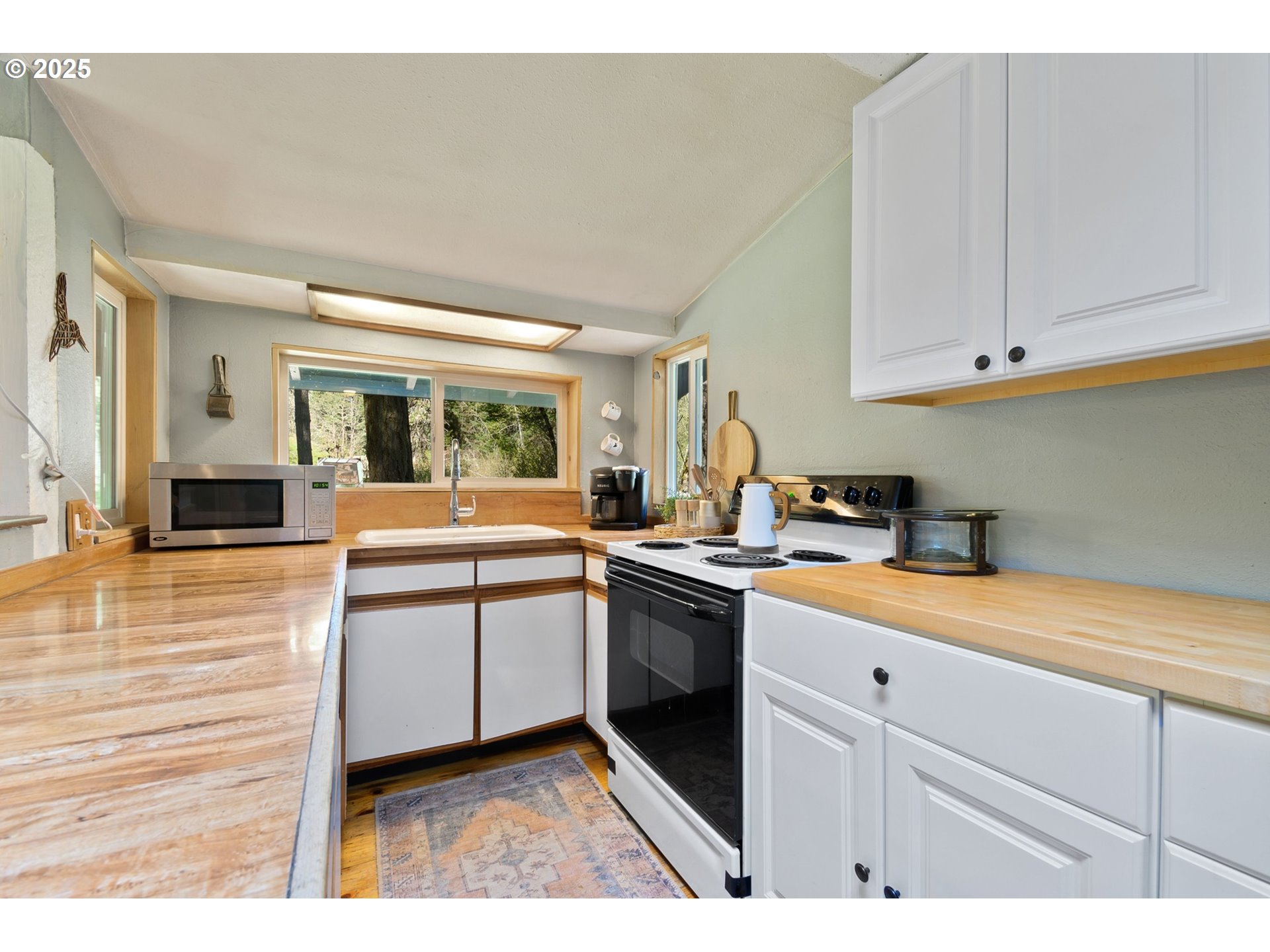 625 Wilson Road Mosier, OR 97040 - Photo 5 of 39