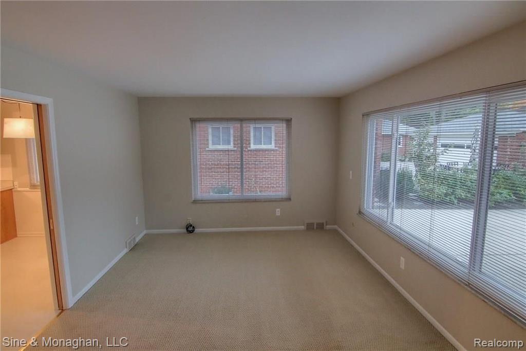 886 Harcourt Road Grosse Pointe Park, MI 48230 - Photo 13 of 39