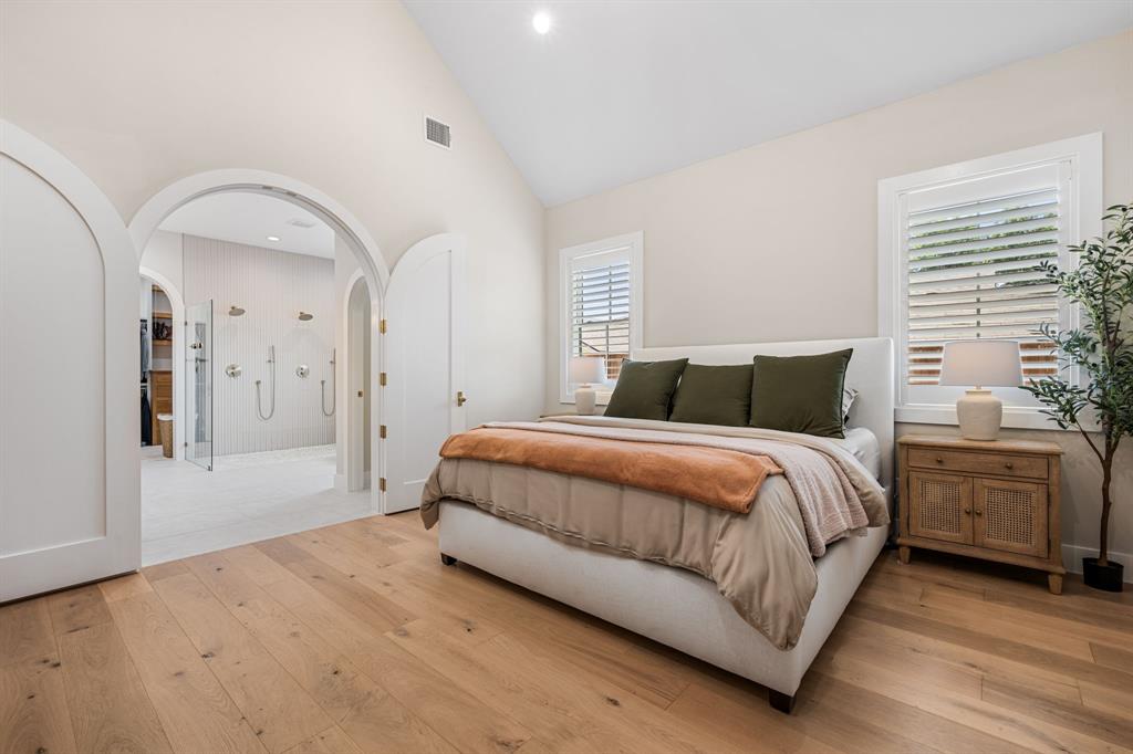 814 East Wall Street Grapevine, TX 76051 - Photo 16 of 40