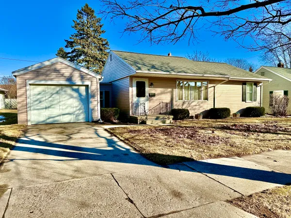 $189,900 | 1337 North 9th Street, Manitowoc, WI 54220