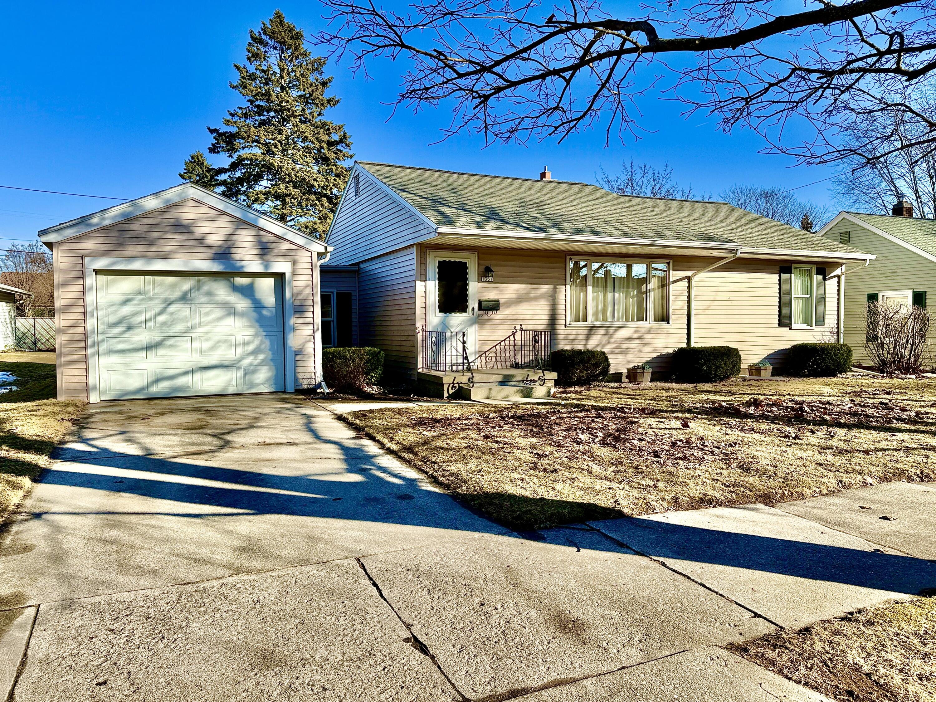 1337 North 9th Street Manitowoc, WI 54220 - Photo 1 of 1 Front of Home