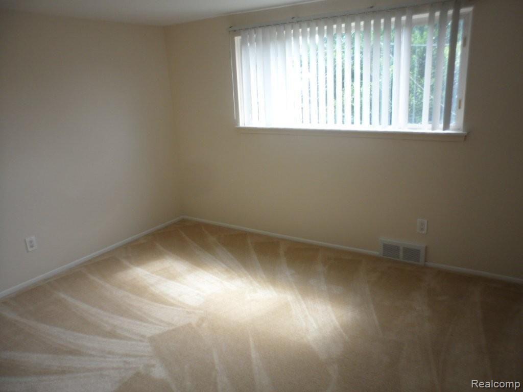 34024 Greentrees Road Sterling Heights, MI 48312 - Photo 17 of 18 SAM_4709.JPG