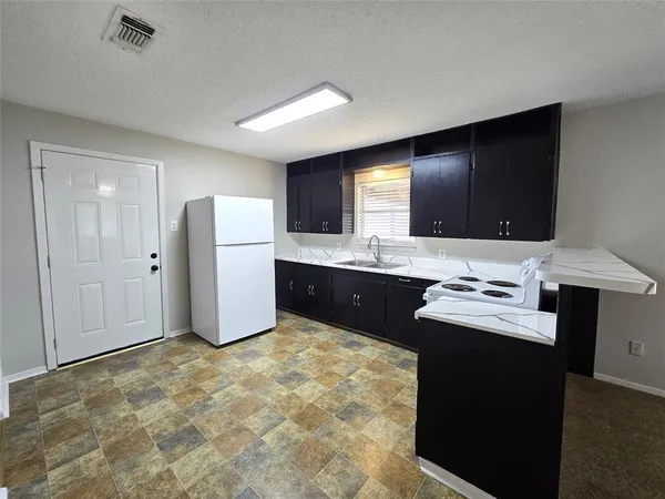 $1,500 | 712 Narrow Street, Weatherford, TX 76086